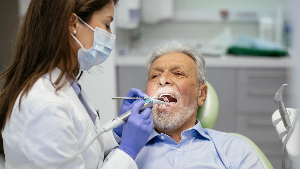How Seniors Can Compare Combined Dental and Vision Insurance